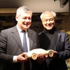 ピニンファリーナグループCEOのパオロ・ピニンファリーナ氏（左）とカルチュア・コンビニエンス・クラブ代表取締役社長兼CEO の増田宗昭氏