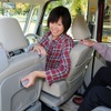 運転席から手を伸ばして助手席のスライド機構を操作可能。