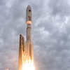 MUOS-2通信衛星の打ち上げを行うアトラスVロケット