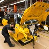 英国オックスフォード工場で組み立てられる新型MINIハッチバック