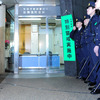 一斉警戒で巡視する警視庁・西村康彦警視総監（20日・新宿区歌舞伎町）
