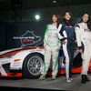 【東京オートサロン14】会場に美人レーサー大集合！？