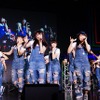 今年のオートサロンはイベントホールにのみステージを設定。痛車系やアキバ系イベントでもおなじみのアイドルグループ「ALLOVER」は広いステージを駆け巡った。