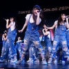 今年のオートサロンはイベントホールにのみステージを設定。痛車系やアキバ系イベントでもおなじみのアイドルグループ「ALLOVER」は広いステージを駆け巡った。