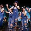 今年のオートサロンはイベントホールにのみステージを設定。痛車系やアキバ系イベントでもおなじみのアイドルグループ「ALLOVER」は広いステージを駆け巡った。