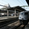 九州新幹線の部分開業に伴い、2004年から2011年まで博多～新八代間で運転されていた在来線特急『リレーつばめ』（右・2004年3月）。787系を使用していた。