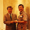 写真左：日本郵船の曽我貴也自動車物流グループ グループ長　写真右：NPALI D.ブディジャント社長
