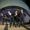 須藤元気「僕らのロボットダンスと合う」...ミラーハリアーを囲みパフォーマンス