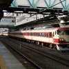 現在の『あかぎ』は185系で運転されているが、3月ダイヤ改正後は651系に変更。『スワローあかぎ』も一部を除いて651系で運転される。写真は旧国鉄特急色が施された185系。