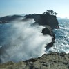 伊豆・堂ヶ島では荒々しい波濤を見ることができる