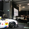 発表会は多くの報道陣で賑わった。