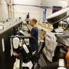 航空機製造作業を行う人間型ロボット