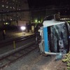 作業用車両と接触して先頭10号車が横転した京浜東北線のE233系177編成。