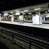 脱線事故が発生した直後の川崎駅構内。23日の京浜東北線は川崎駅を含む蒲田～鶴見間の運転を見合わせたが、24日の初列車から再開している。