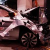 横から見るとひどい破損状況だが、これでも運転席や助手席のドアは普通に開けられるという。