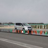 軽自動車とほぼ同じ位置で停止できたEX20のセレナ（ABS作動）