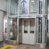 バリアフリー新法の制定後、既設駅でもエレベーターなどの整備による「ワンルート」の確保が進められている。