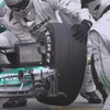 ニコ・ロズベルグのタイヤ交換