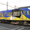 「銀河鉄道999」が西武鉄道に登場！　中吊り広告もジャックしたラッピングトレイン