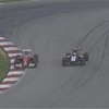 フォース・インディアのニコ・ヒュルケンベルグを交わすフェラーリのフェルナンド・アロンソ