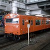 大阪駅に停車している大阪環状線の列車。5月からやしきたかじんさんの「やっぱ好きやねん」が発車メロディーとして導入される。