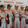 両クラスのポールシッターたち。左からGT300の嵯峨、新田、GT500の大嶋、国本。