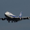 最後のジャンボ、ANAのボーイング747-400D、JA8961は3月31日の15時13分、羽田空港のA滑走路（16L）に着陸した。