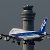最後のジャンボ、ANAのボーイング747-400D、JA8961は3月31日の15時13分、羽田空港のA滑走路（16L）に着陸した。