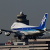 最後のジャンボ、ANAのボーイング747-400D、JA8961は3月31日の15時13分、羽田空港のA滑走路（16L）に着陸した。