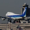 最後のジャンボ、ANAのボーイング747-400D、JA8961は3月31日の15時13分、羽田空港のA滑走路（16L）に着陸した。