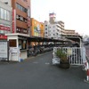 向ヶ丘遊園駅の駅前にあった高架のモノレール乗り場は撤去され、駐輪場に変わった。