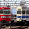 東武はゴールデンウィーク期間中、1800形電車（左）を使用した臨時快速を運行する