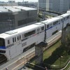 多摩都市モノレールは「イケア立川」オープンを記念した「IKEA TRAIN」を運行している。写真はイケアのテキスタイルデザインで装飾した車両の外観