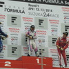 F3-Nクラスの表彰式。左から2位の久保、優勝の三浦、3位の小泉。