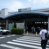 根岸線の根岸駅。同駅を含む桜木町～磯子間は今から50年前の1964年に開業した。