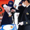 護衛艦はたかぜはポークカレー、バーナーで炙った焦がしチーズがポイント。