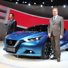 日産のアンディ・パーマー副社長（右）