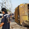 バンコク郊外でごみ収集車がバス、乗用車に衝突　４人死傷　