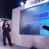 京浜急行電鉄の広報担当社員（左）による信号機講習会がスタート。