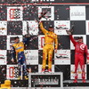 左から2位アンドレッティ、優勝ハンターレイ、3位ディクソン。写真：INDYCAR