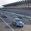 約300台の新旧VWが富士スピードウェイをパレードランした