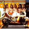 KTMジャパン、HOOTERS渋谷店にKTM 1190 RC8 Rを展示