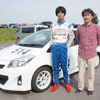 ヴィッツレースに初参戦した丹田誠選手（左）とお父さん（右）