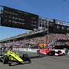 ピットストップ・チャレンジの決勝戦。ディクソン（奥）対カラム（手前）