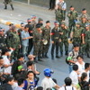 戦勝記念塔での反軍政デモ（２３日）
