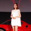 女優の長澤まさみさんが、アルファロメオの新型『4C（フォーシー）』発表会に駆けつけた