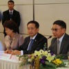ランサン財務次官（中央）とプラジン空軍司令官
