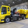 花見台自動車が開発した大型移動式除染車。全長11.9mだが、トレーラーなので比較的小回り性もいいそうだ
