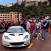 F1のパストール・マルドナド選手に引き渡されたロータス エヴォーラS