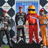 第7戦の表彰式。左から2位パワー、優勝カストロネベス、3位キンボール。写真：INDYCAR